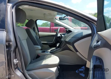 2014 Ford Focus Se z USA, uszkodzony, nr VIN 1FADP3F2XEL184284